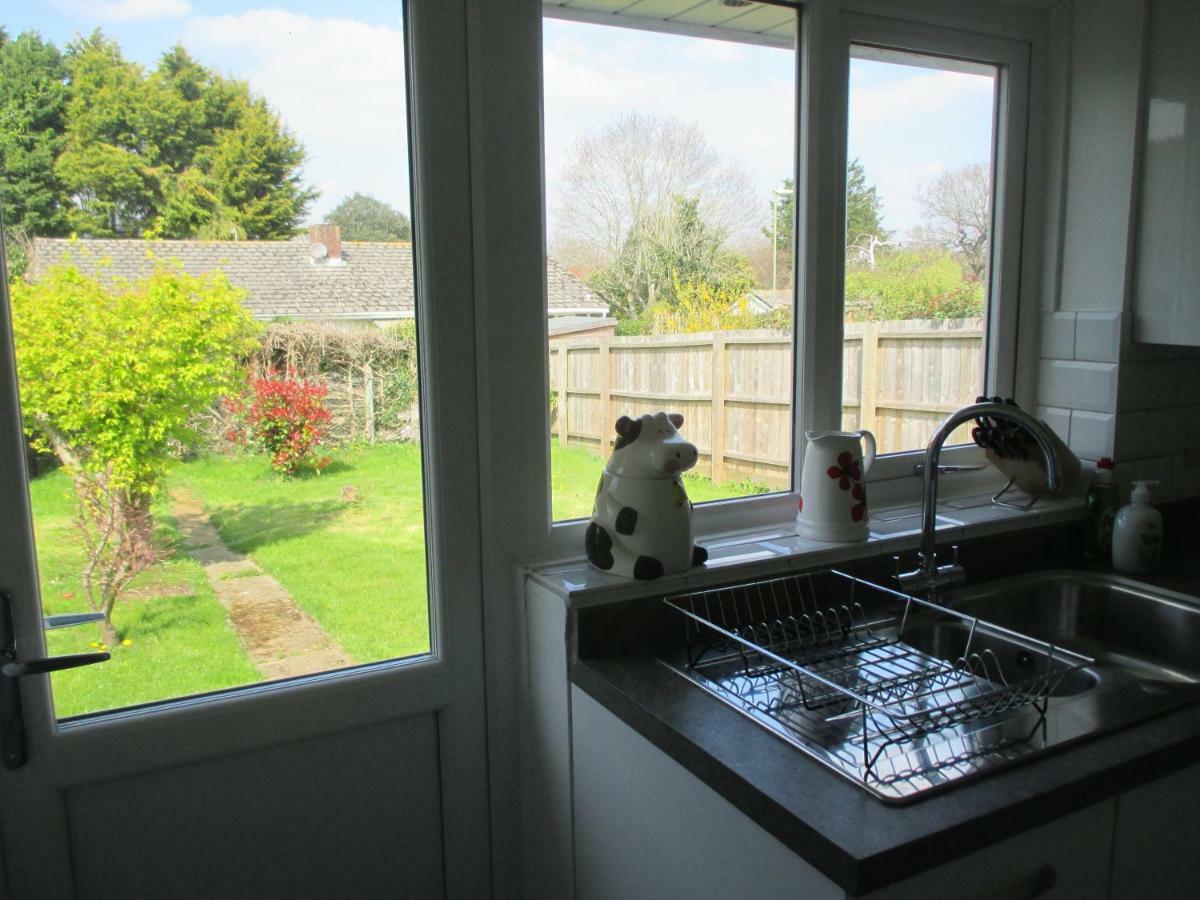 Вилла The Bungalow Lymington With New Forest 1 Mile Экстерьер фото