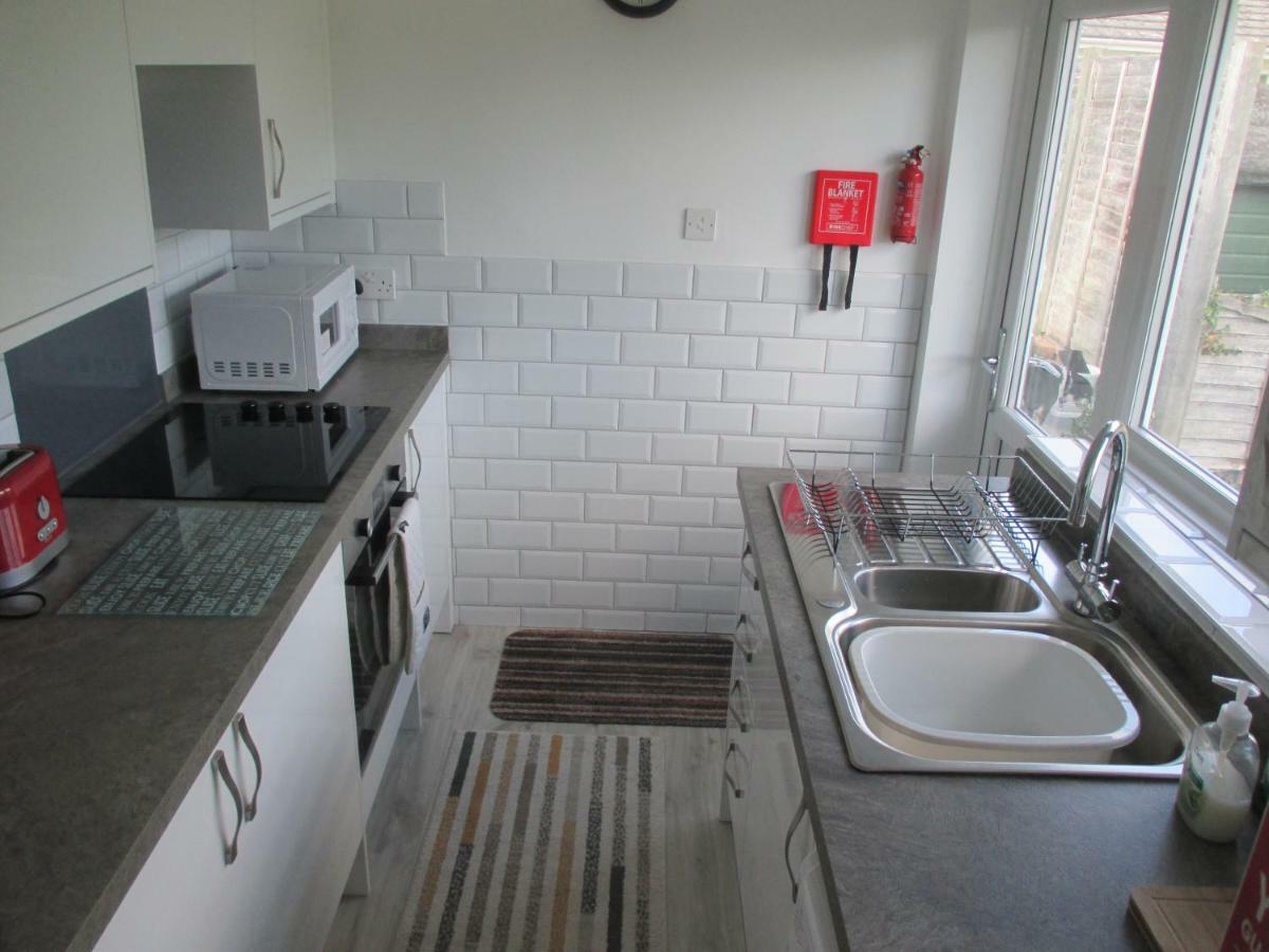 Вилла The Bungalow Lymington With New Forest 1 Mile Экстерьер фото