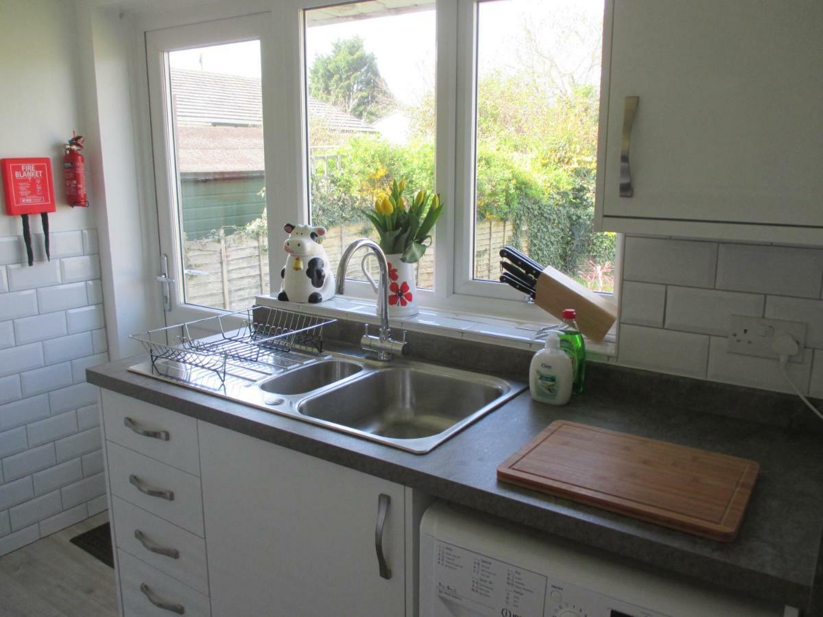 Вилла The Bungalow Lymington With New Forest 1 Mile Экстерьер фото